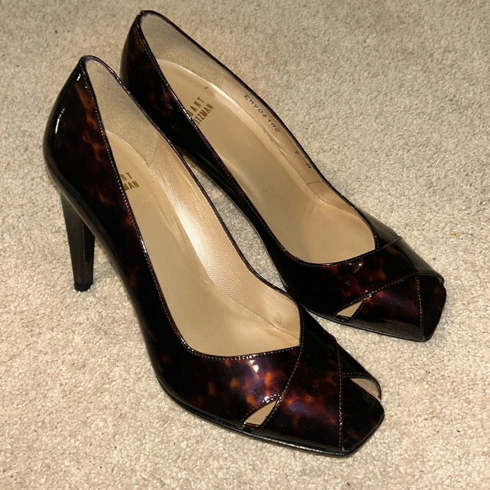 BRAND NEW Stuart Weitzman tortoise shell heels!